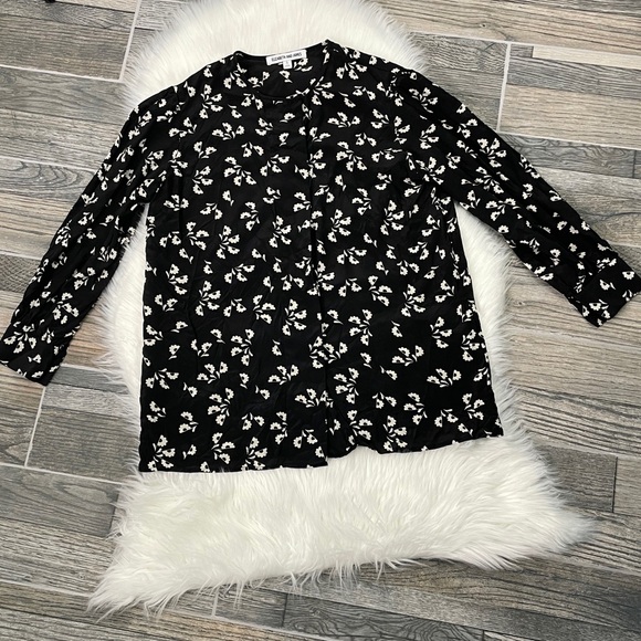 Elizabeth and James Silk Long Sleeve Floral Blouse - Picture 4 of 8